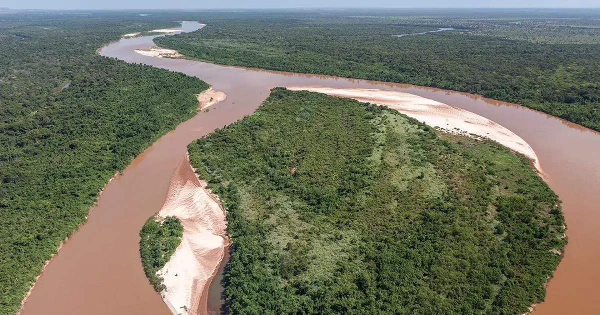 Rio Araguaia no trecho mato-grossense com praias de areia branca