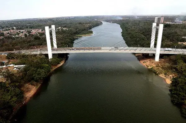 Rio Cuiabá serpenteando pelo Pantanal de Mato Grosso